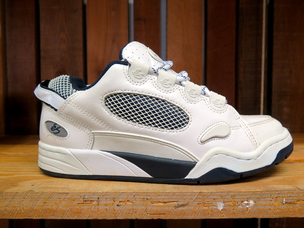 Es - Muska - White