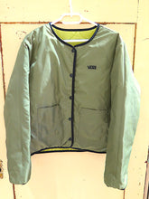 Load image into Gallery viewer, Vans Reversible Forces Short Jacket- green
