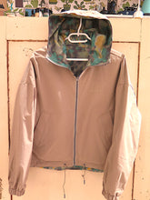 Load image into Gallery viewer, Mazine Cherry Hill Reversible Light Jacket- sandy olive printed
